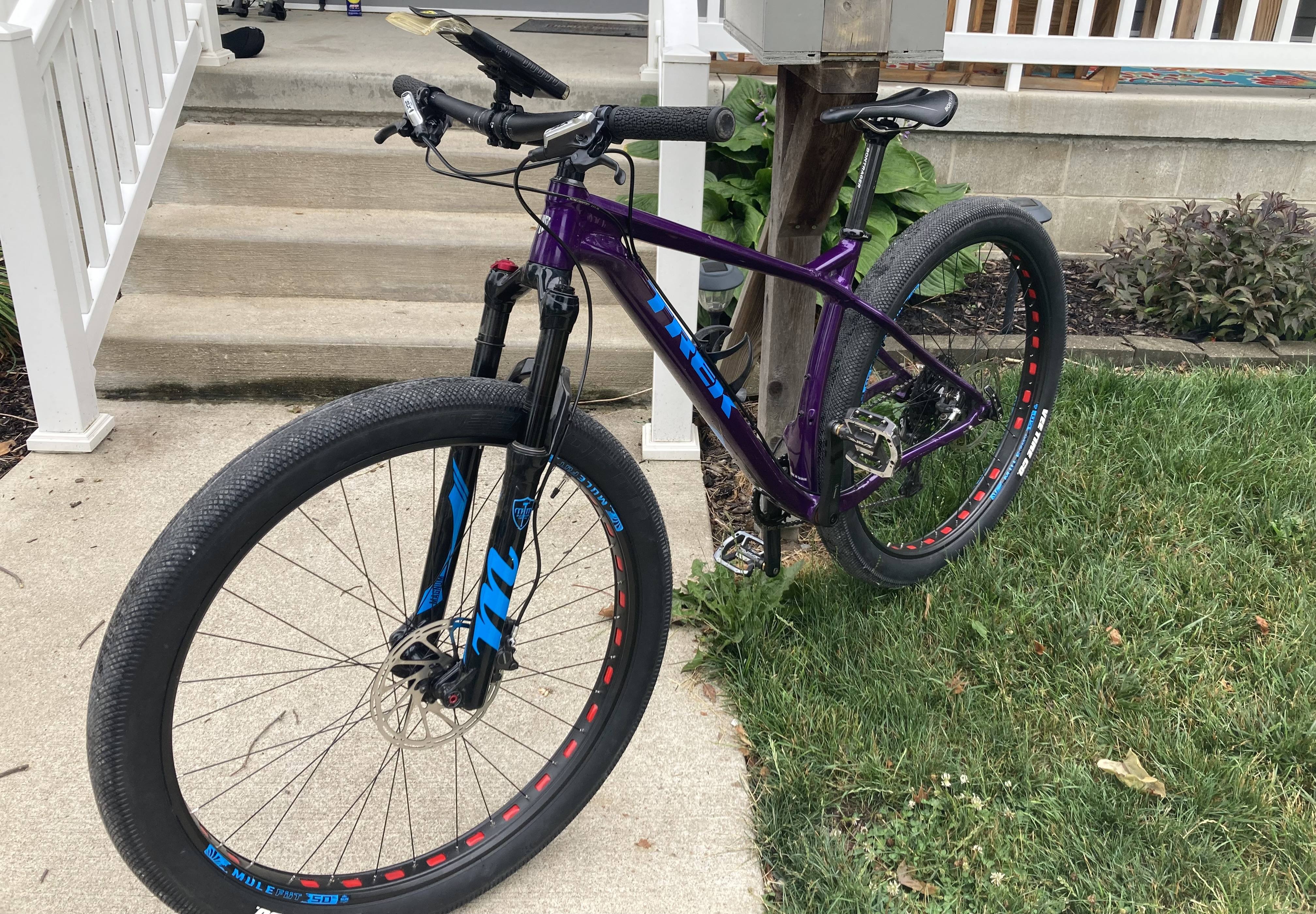 Vee Tire Co. Speedster 27.5 x 2.8” or 29 x 2.8” Tire